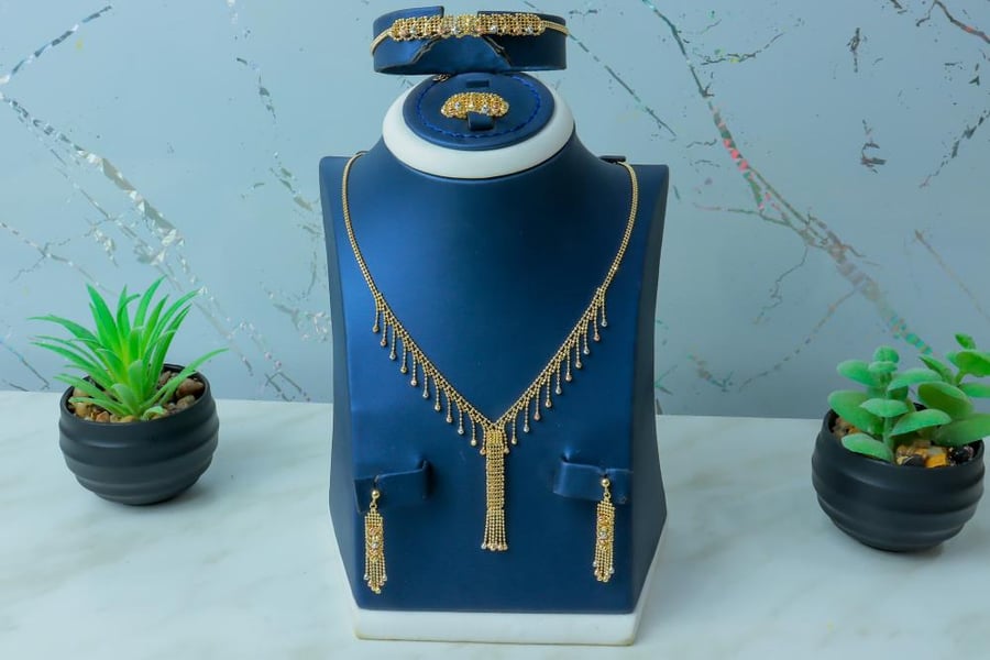 طقم هدية ذهب عيار 18 المميز وزن 17,2 جرام