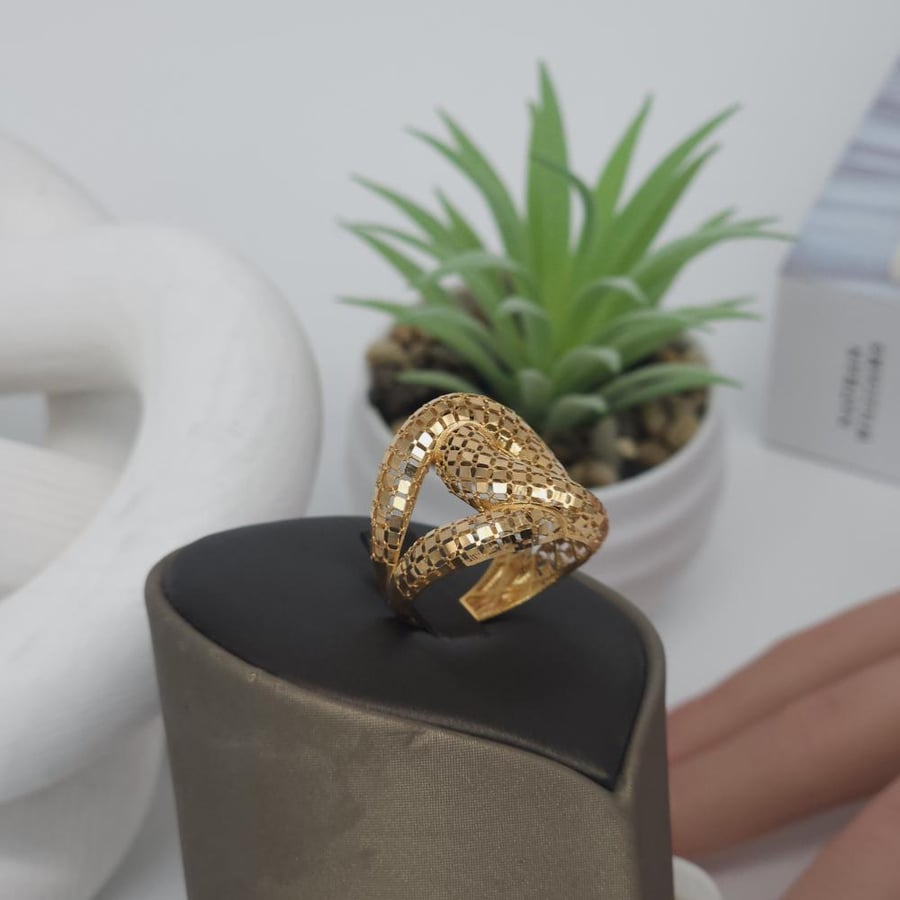 افخم خاتم ذهب عريض عيار 21 بتصميم 3D مميز وزنه 3,5 جرام