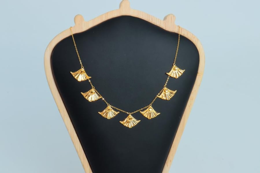 Gold necklace 21k with a refined design 3.4 g