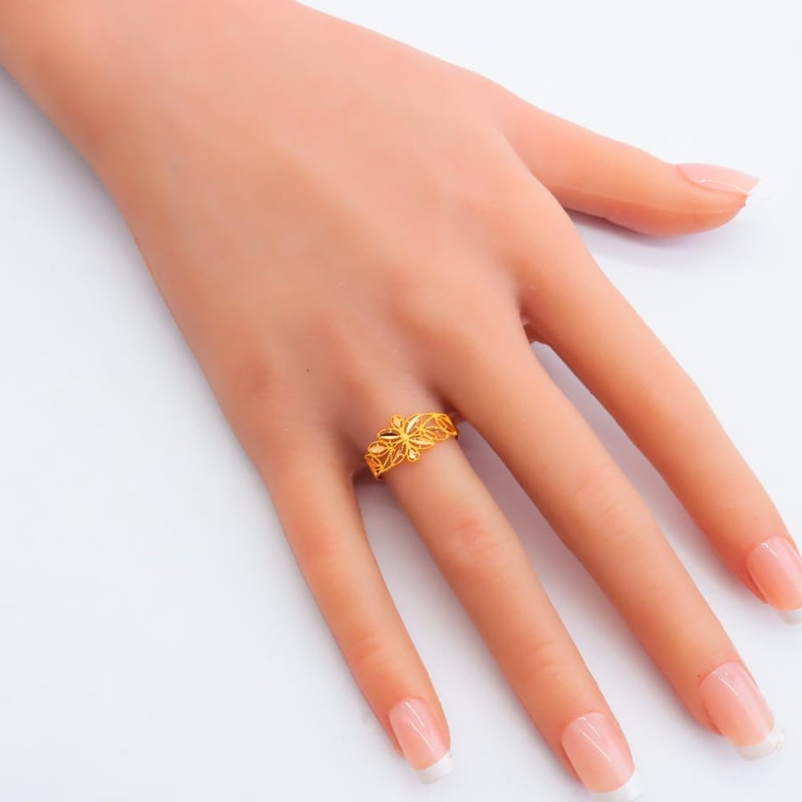 21-karat gold ring weighing 1.13 grams