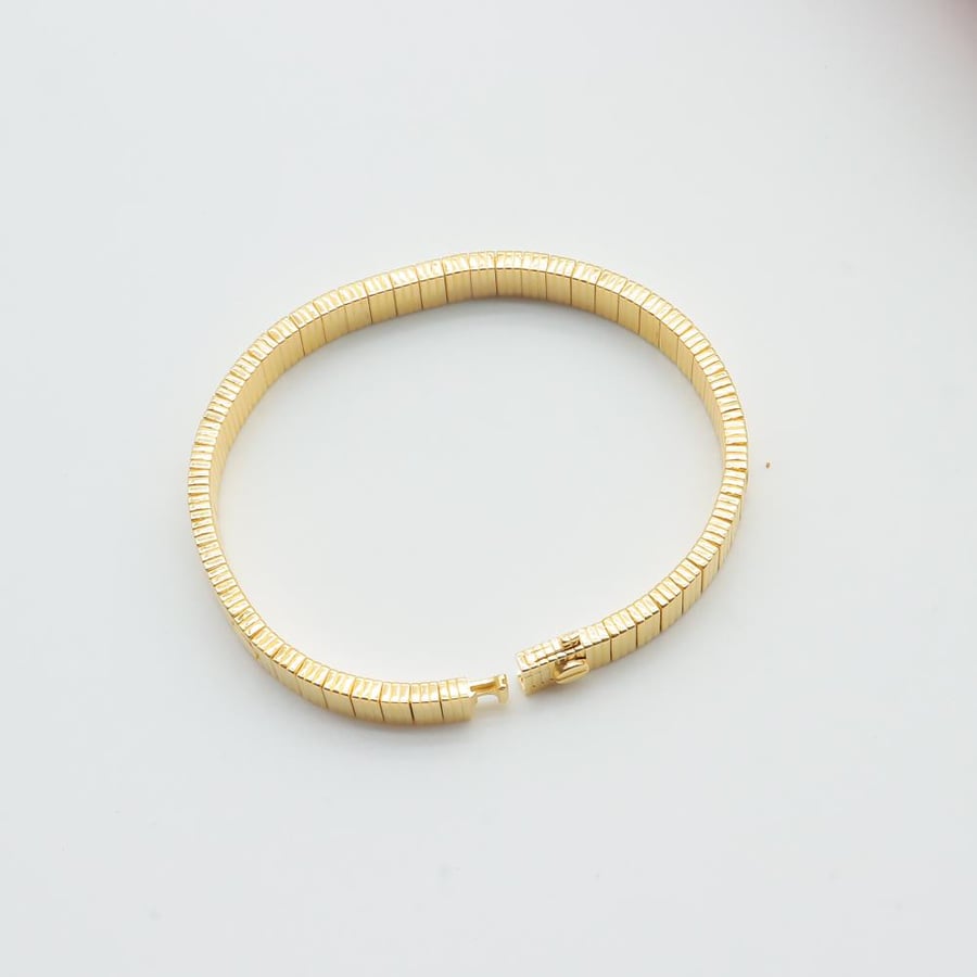 سوارة ذهب اللوف Limited عيار 18 وزن 12.55 جرام بتصميم عريض لاي مناسبة