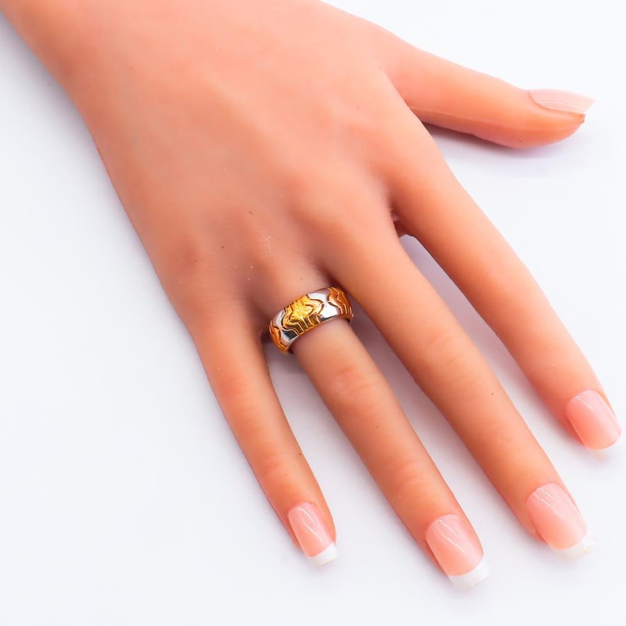21-karat gold ring weighing 3.2 grams