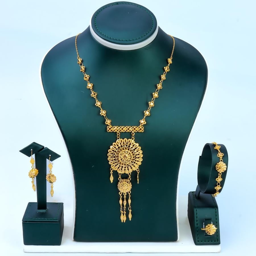 Jaber chair gold set, 21 karat, weighing 12.8 grams