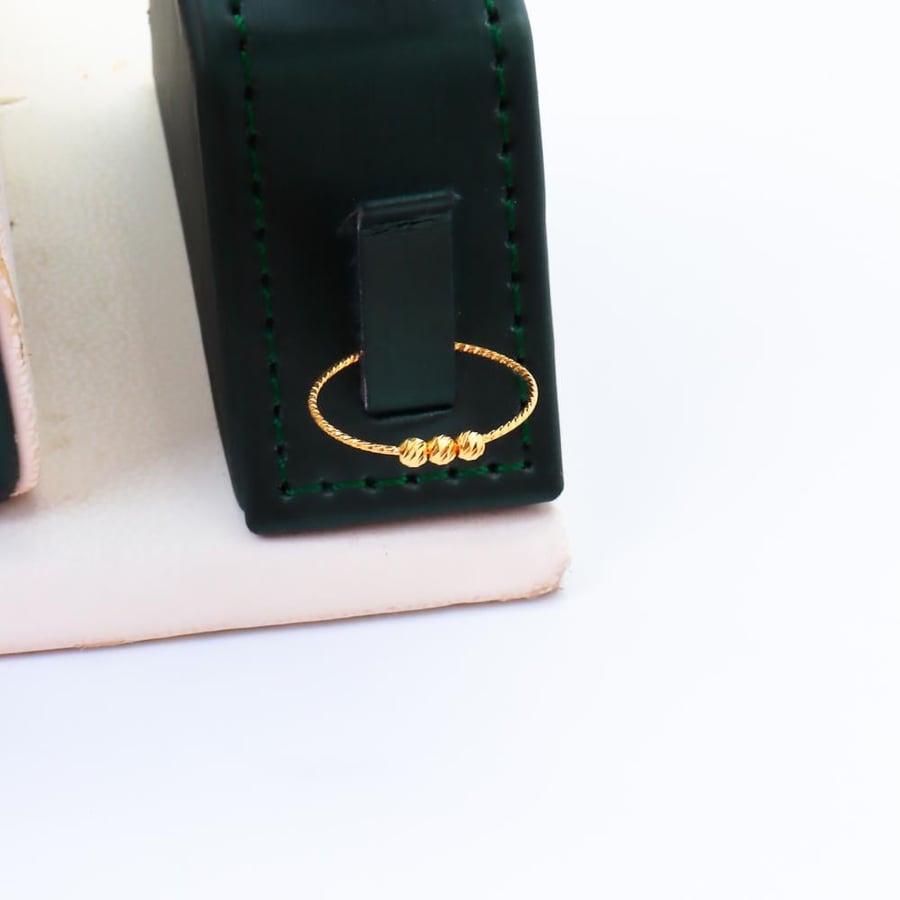 Van Cleef & Arpels 21-karat gold set, weighing 5.35 grams