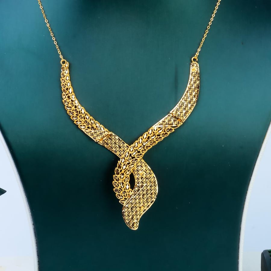 21-karat gold jewelry set weighing 10.16 grams