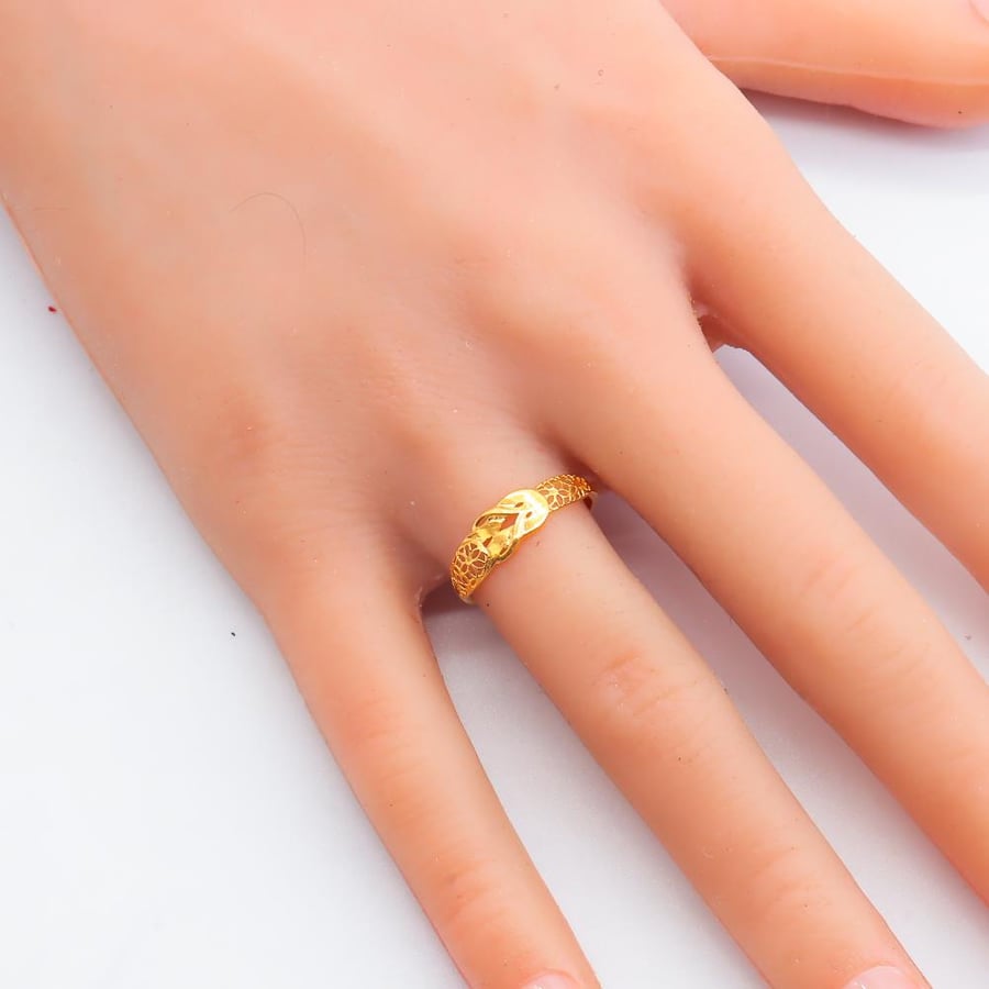 21-karat gold ring weighing 1.17 grams