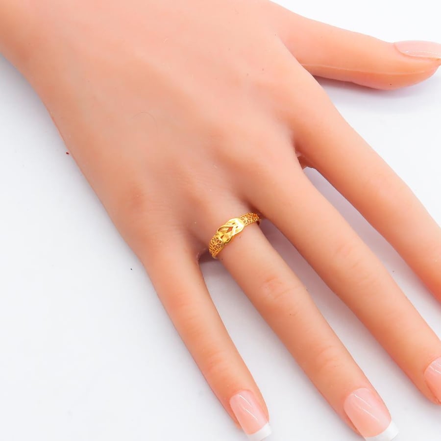 21-karat gold ring weighing 1.17 grams