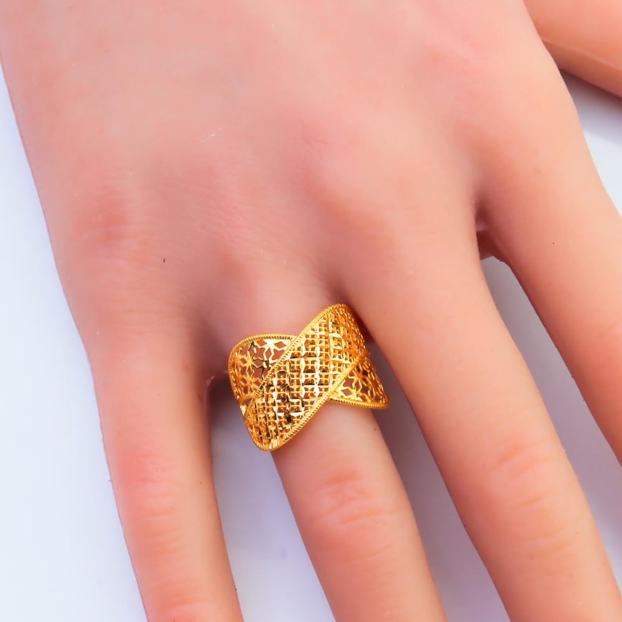 21-karat gold ring weighing 2.81 grams