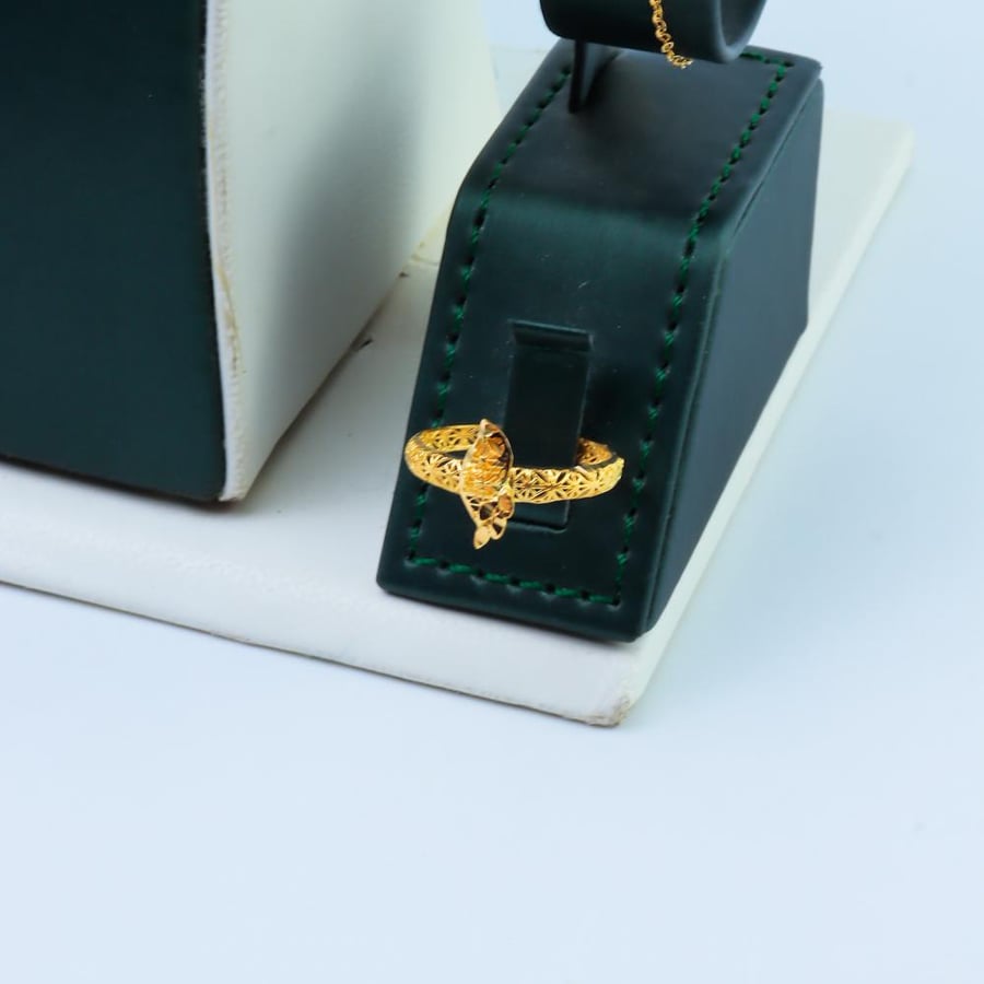 21-karat gold jewelry set weighing 10.16 grams
