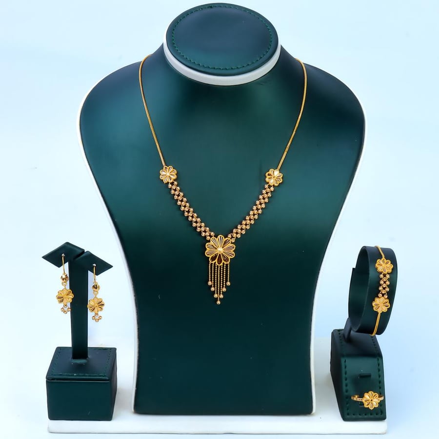 Rose gold set with Doric ball design, 21 karat, weighing 17.7 grams