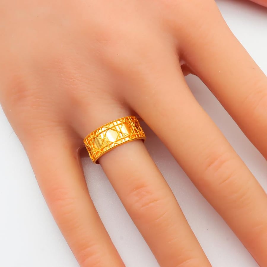 Wide Dior gold ring, 21 karat