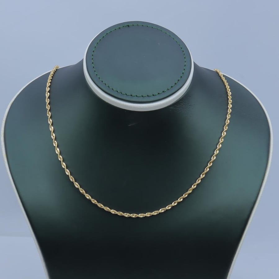 18-karat twisted gold chain weighing 4.13 grams
