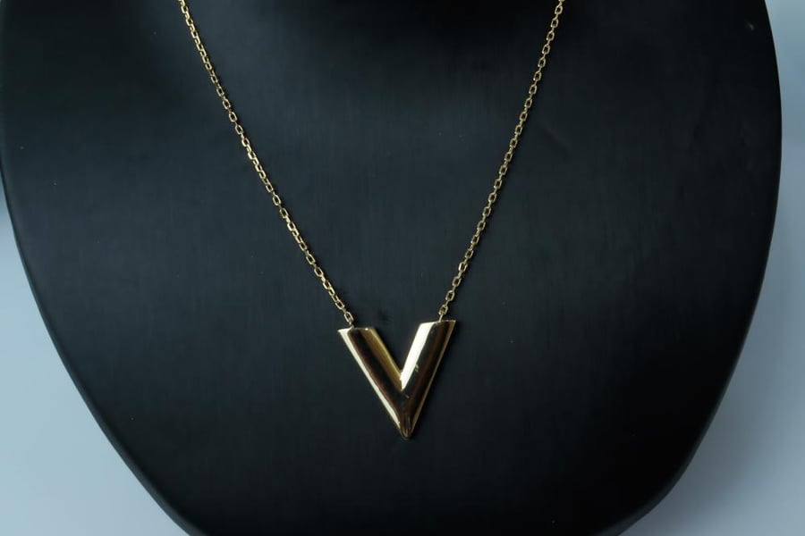 سلسال ذهب V ايطالي عيار 18 وزن 3.8 جرام