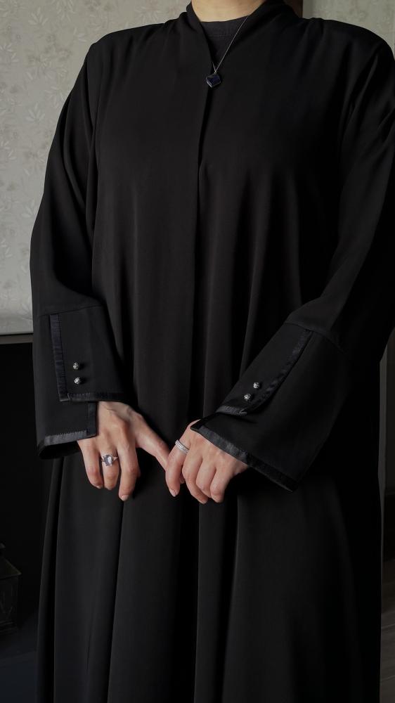 عبايه مقفله كامل بالطقطق