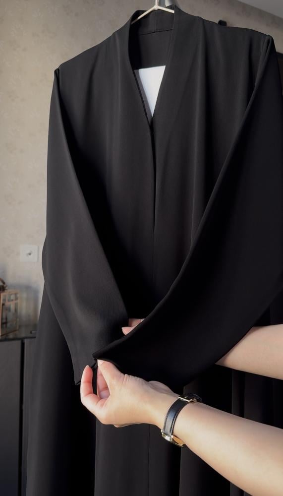 عبايه يوميه مخيطه كامل من الامام