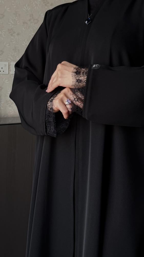 عبايه مقفله كامل بالطقطق مدعمه بكتافات اسفنج