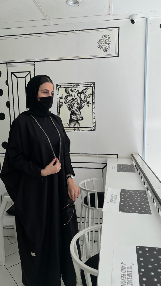عباية نص بشت مزينة بسيلان وقصة اطراف الاكمام على شكل سبعه