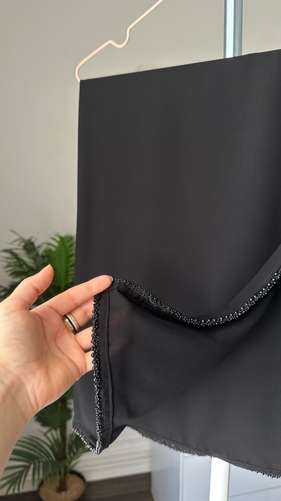 طرحه حرير كوري اسود مزينه باللولو