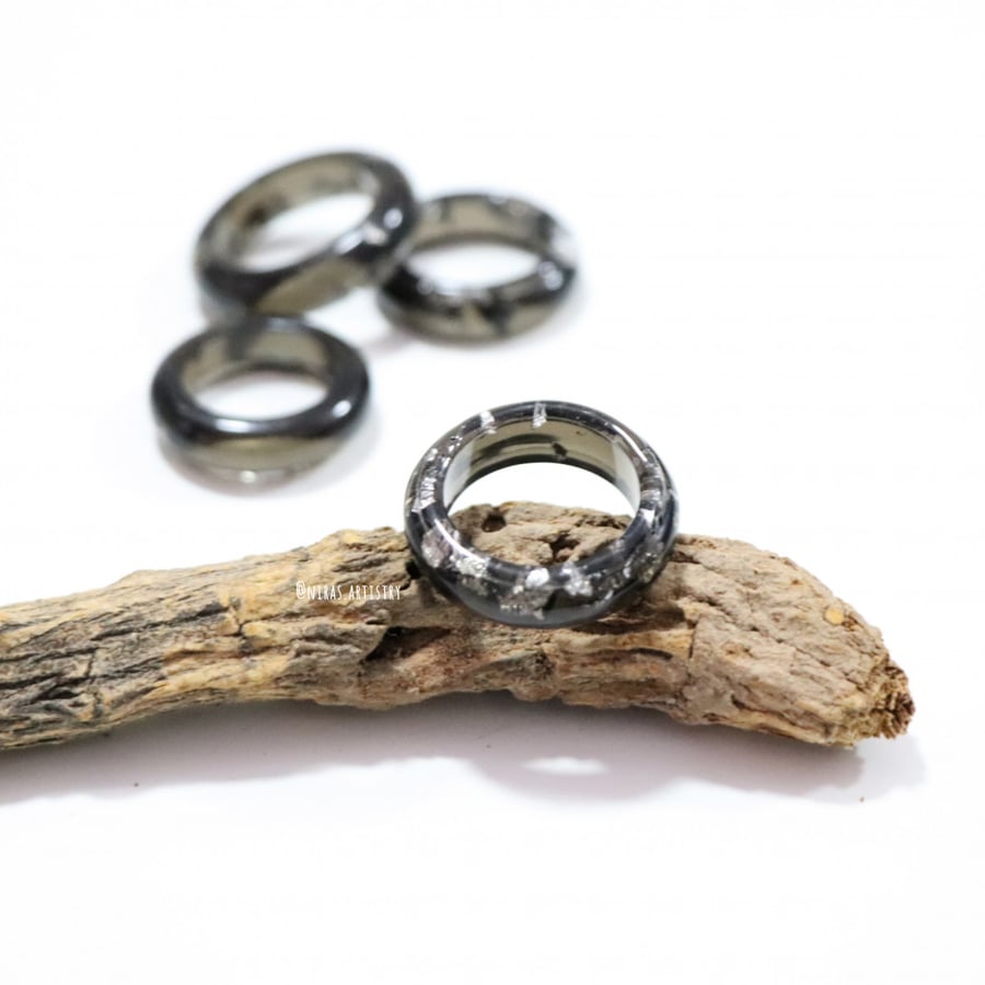 black ring