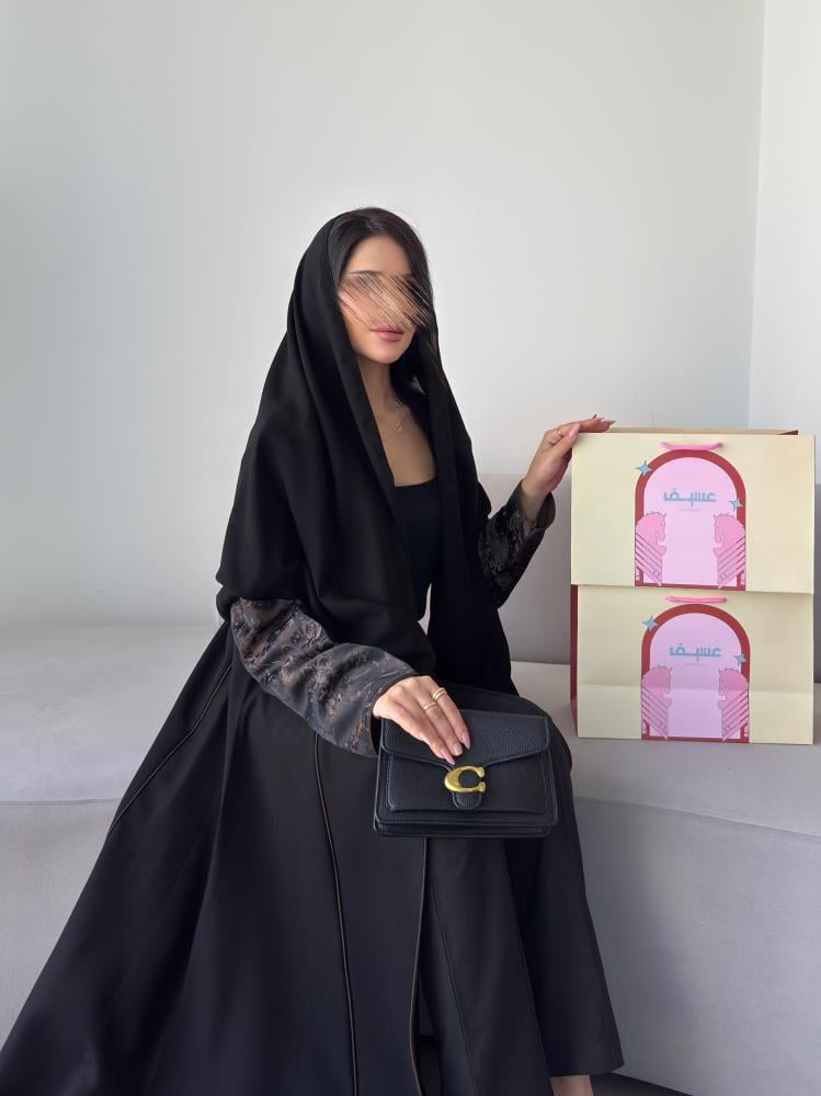 كريب لمار اسود مع تداخلات جاكار بني في الاكمام نص كلوش