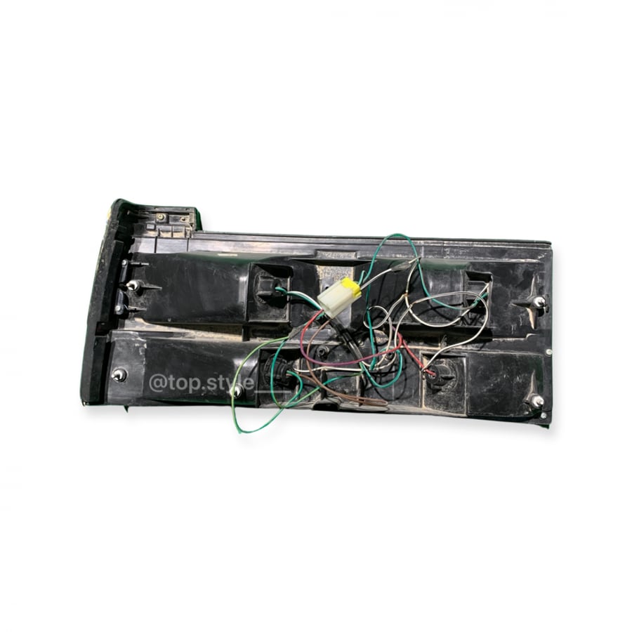 اسطب خلفي لوريل 200L يمين 1985-1986