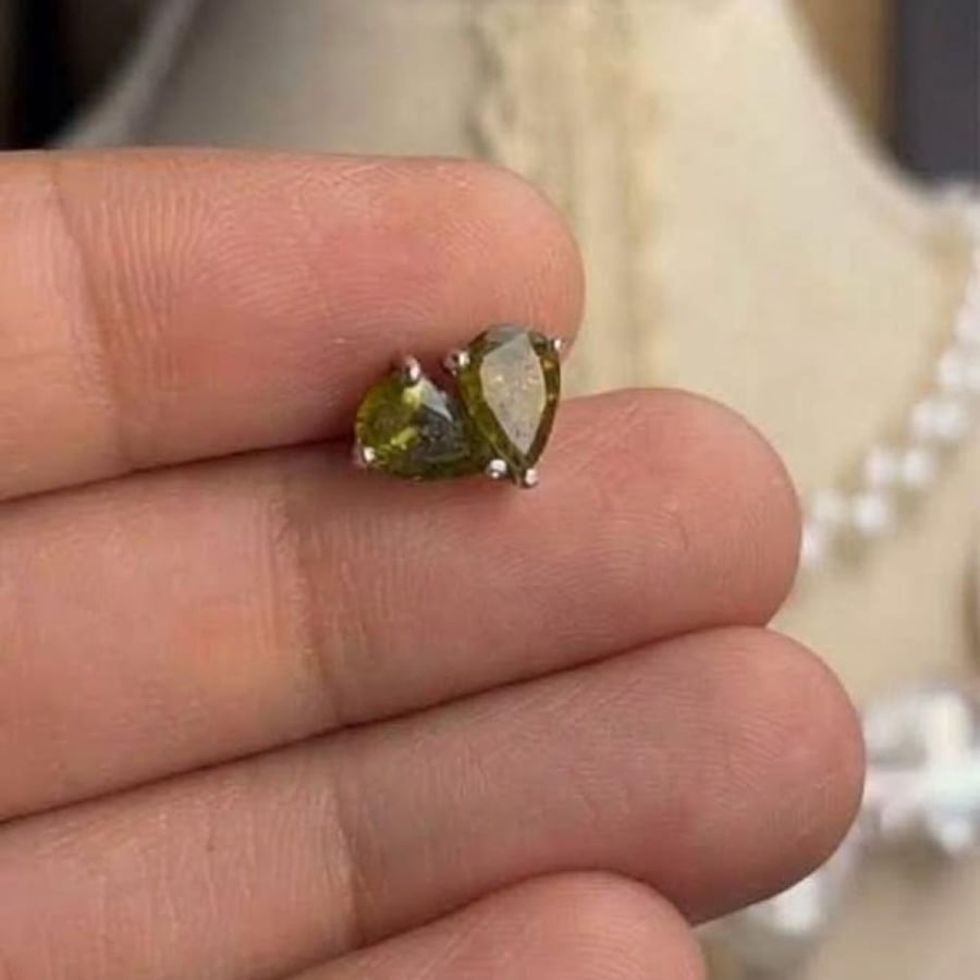 اقراط فضة (٩٢٥) بحجر الزبرجد الزيتوني