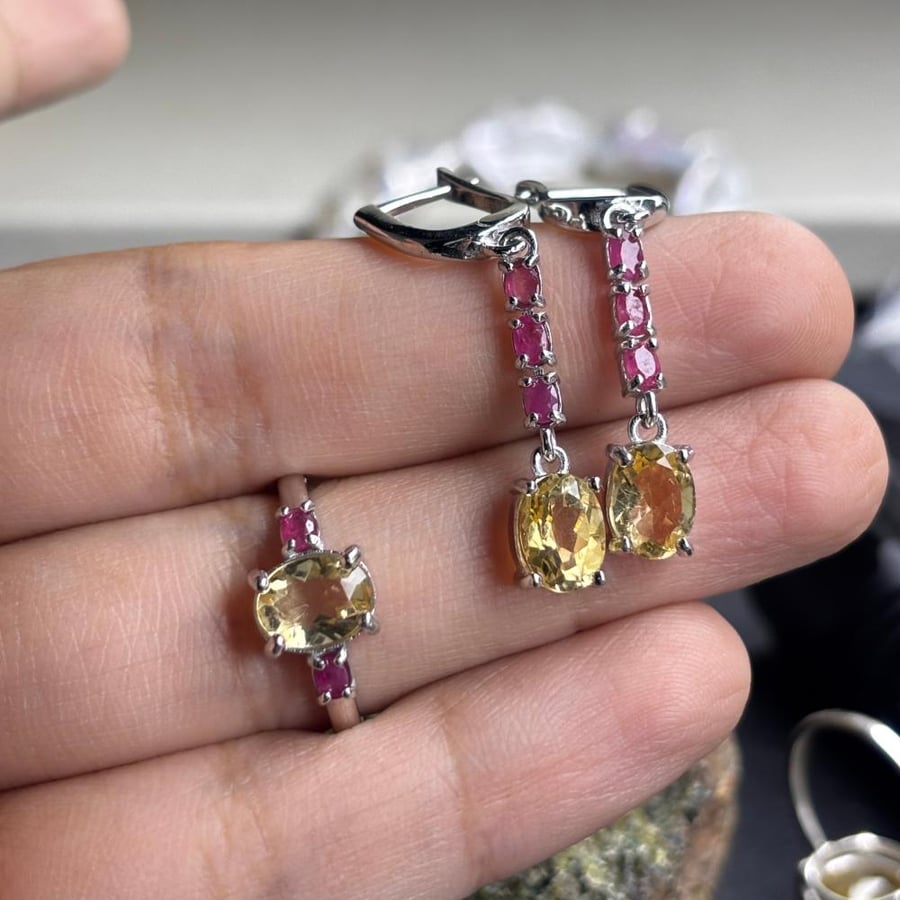 طقم من حجر الياقوت مع السترين الطبيعي فضه ٤ قطع مع سلسال-4-piece natural ruby ​​and citrine silver jewelry set with a necklace.