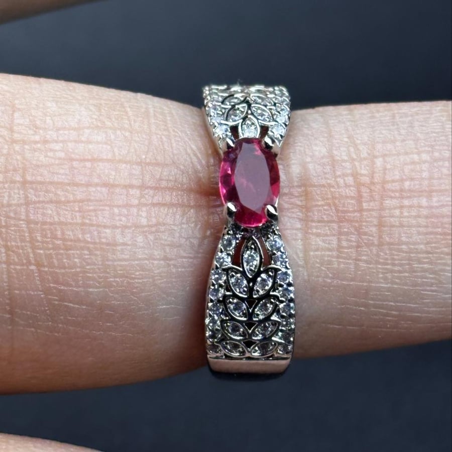 High-quality zircon silver ring