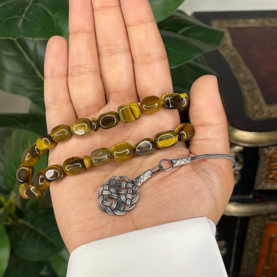 سبحة من حجر عين النمر الطبيعي قصة صندوقية (طرابزونة فضة)