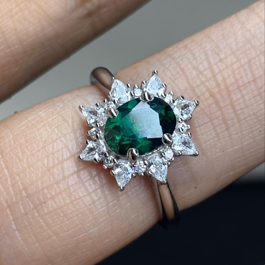 Ring of natural aquamarine stone design Victorian