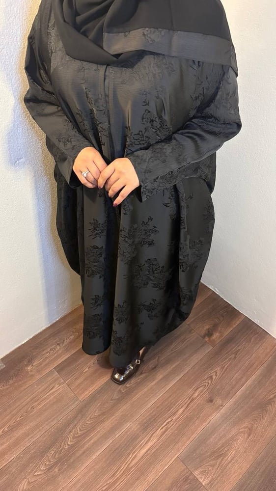 Luxury black jacquard abaya
