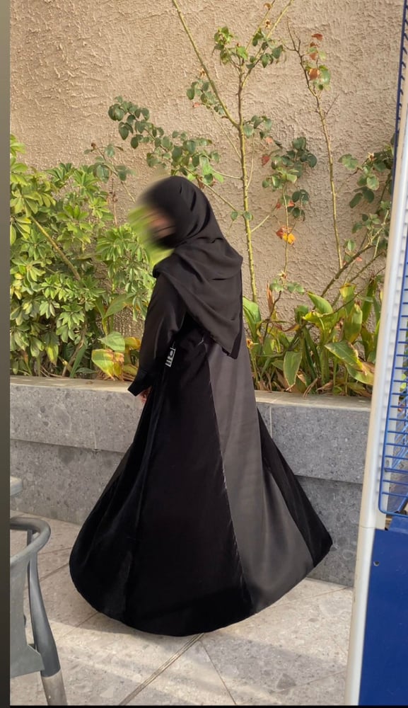 عبايةسوداء مخمل مع قماش  بليزر كوري