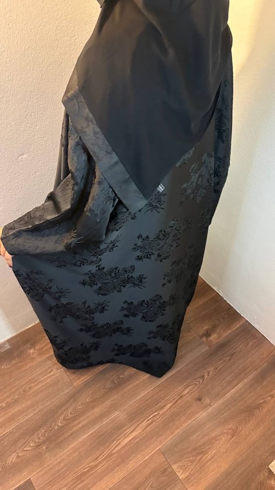 Luxury black jacquard abaya
