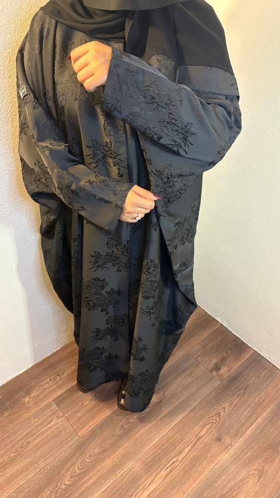 Luxury black jacquard abaya