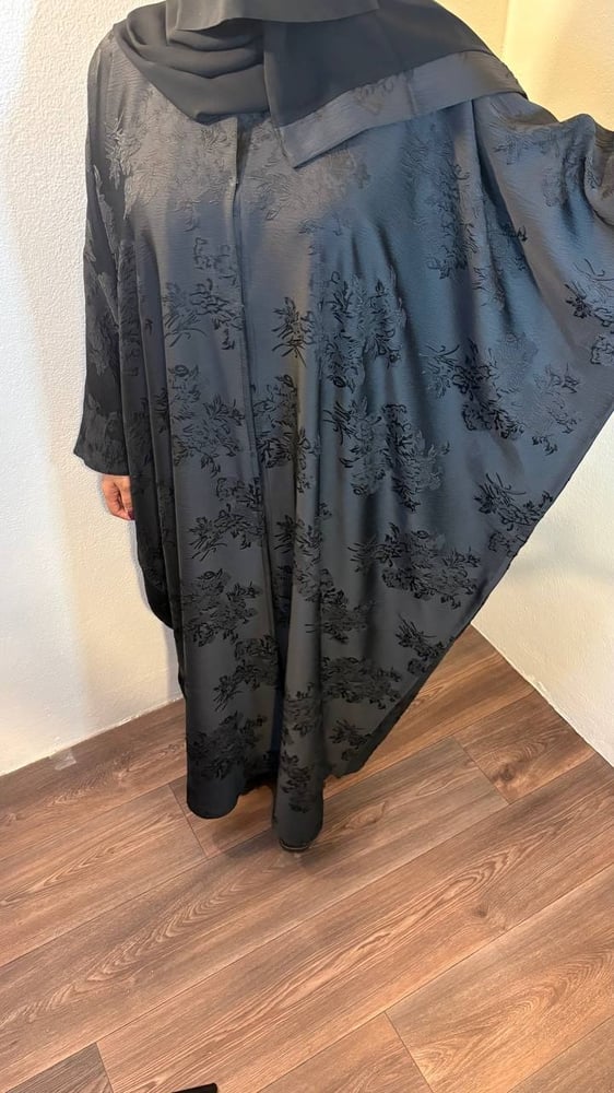 Luxury black jacquard abaya