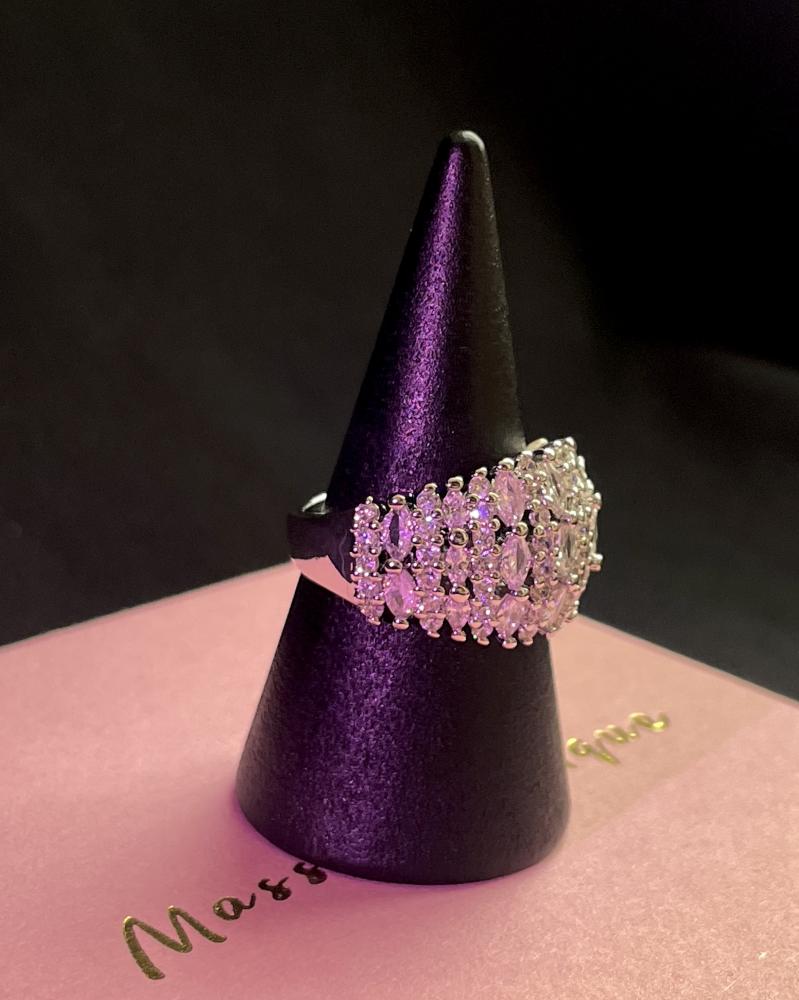 خاتم Tiara (اكسسوار) +علبة مخملية سوداء مجانًا