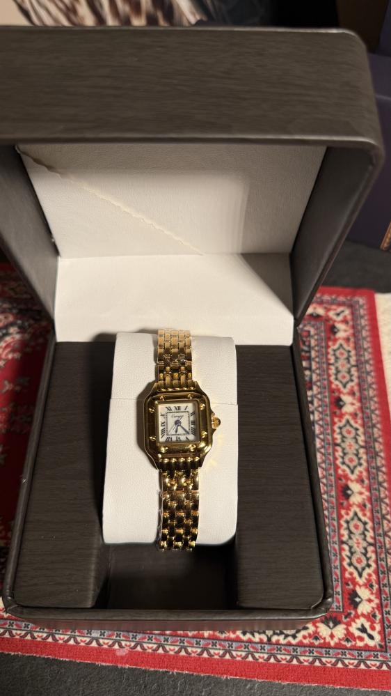 ساعة كارتير نسائية