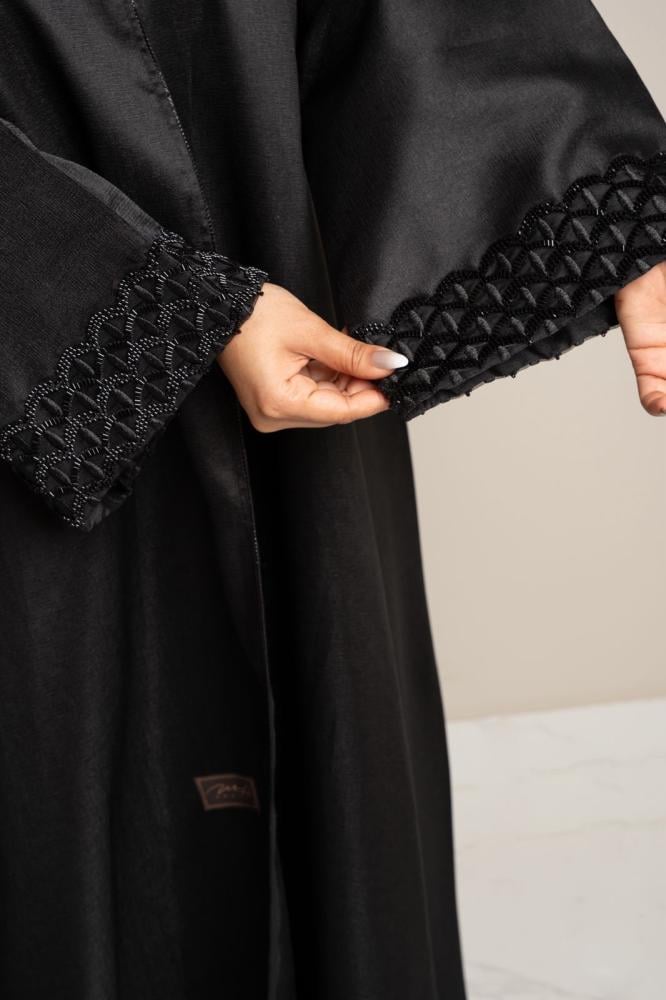 عباية كلوش اسود تفته روسي بتطريز يدوي وكريستال