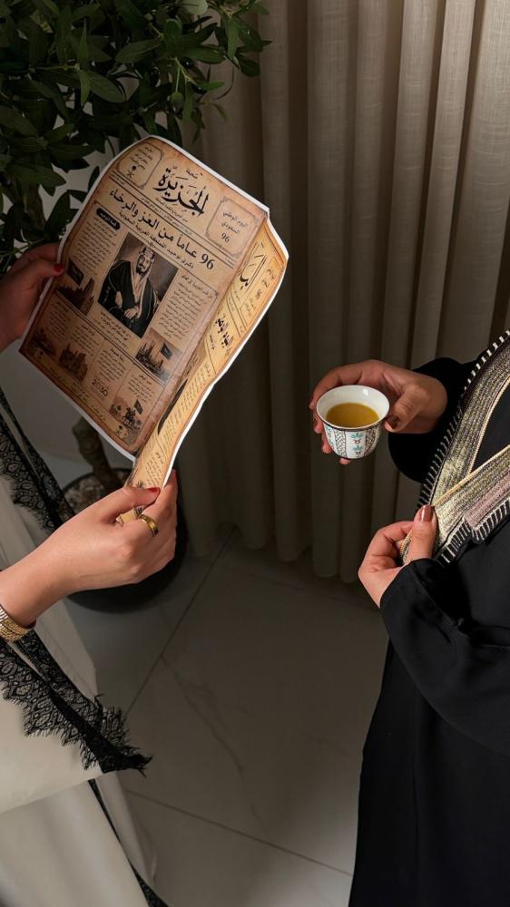 عباية صيفية بدانتيل أسود كريب ياباني  MA ABAYA