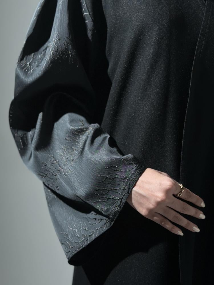 عباية شذى كريب كتان بأكمام جاكار فاخرة نص كلوش للمناسبات
