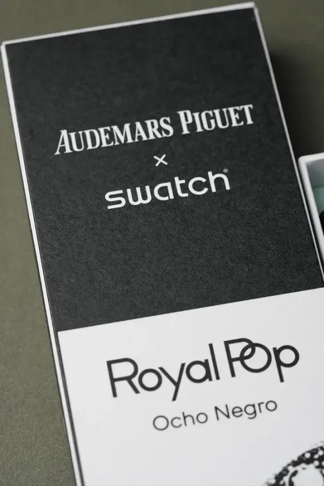 ساعة Swatch × Audemars Piguet Royal Pop OCHO NEGRO