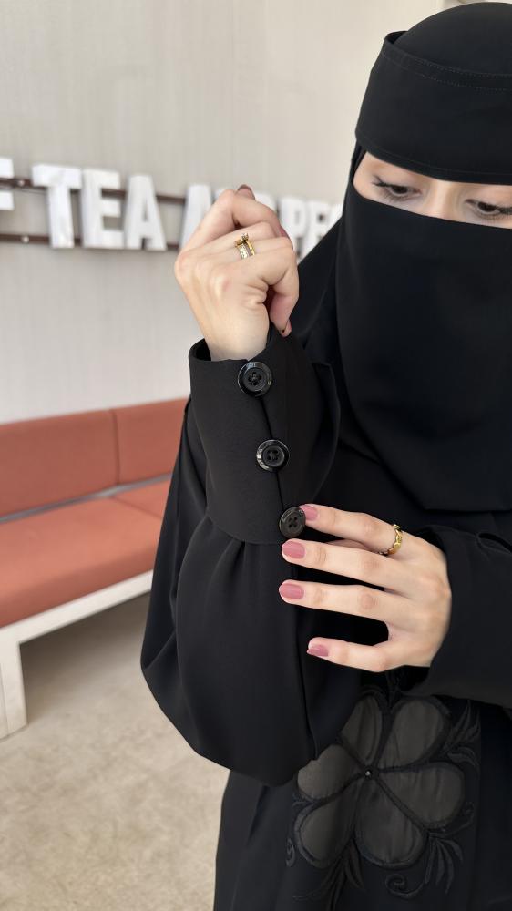 عباية غرام 121 مطرزه قماش سواد فاحم