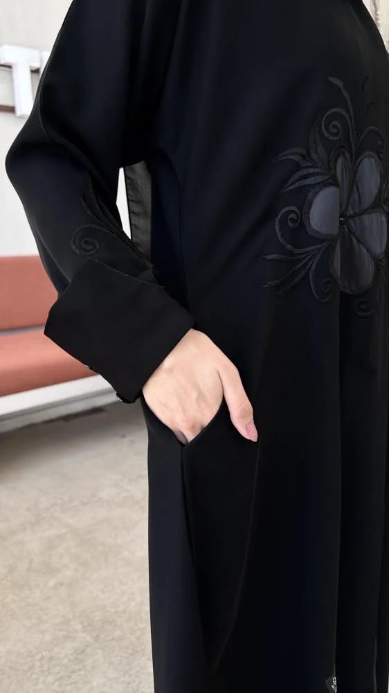 عباية غرام 121 مطرزه قماش سواد فاحم