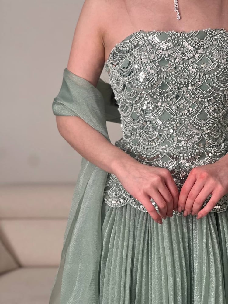 Evening dress Polisa with two-tone shawl