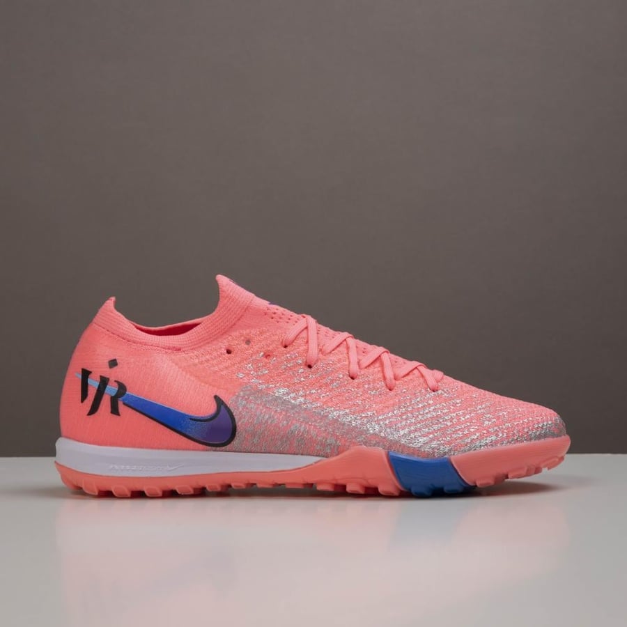 جزمة كرة قدم Nike