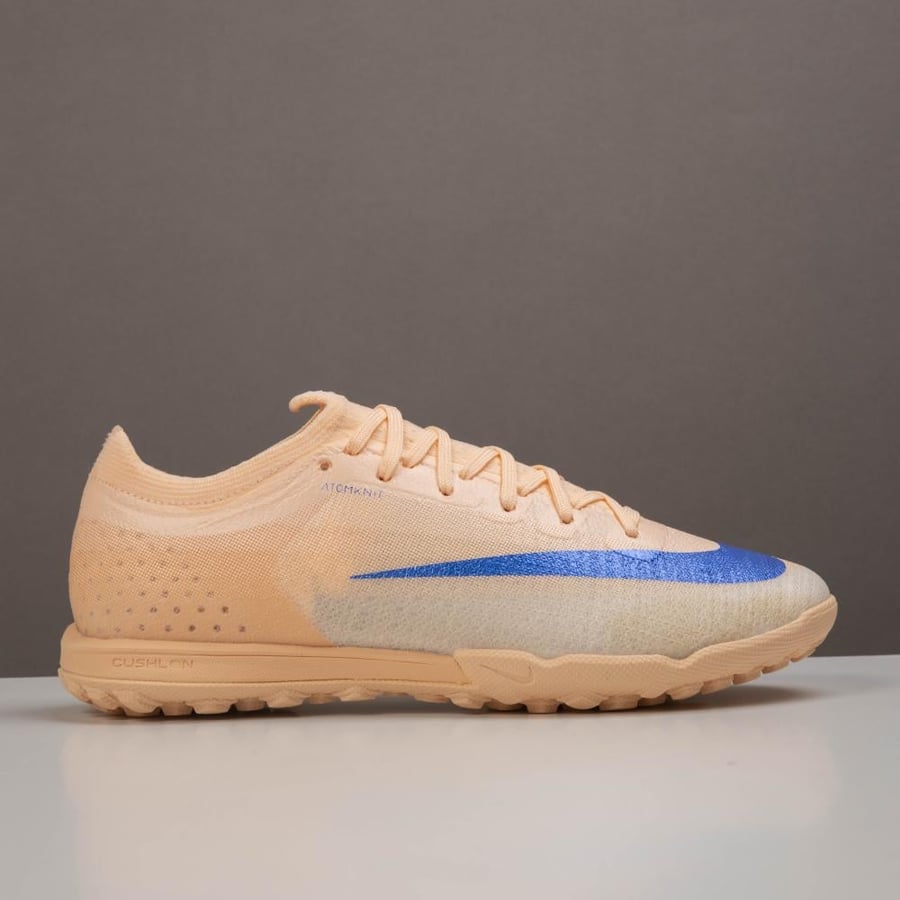جزمة كرة قدم Nike