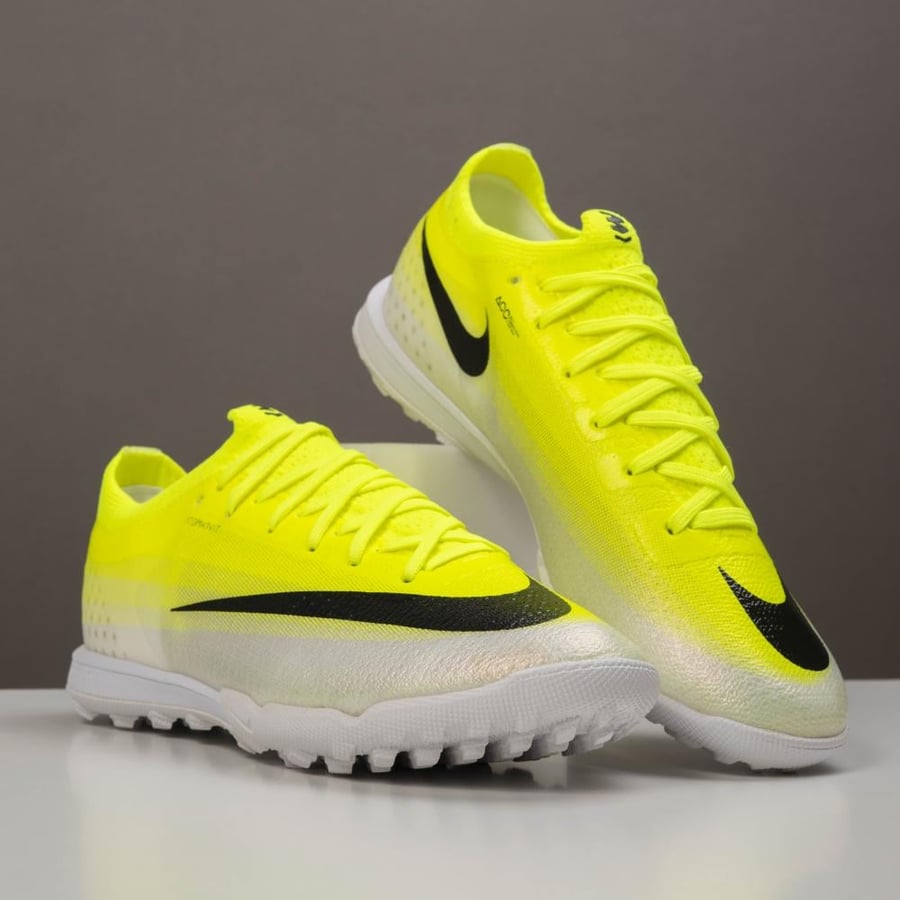 جزمة كرة قدم Nike