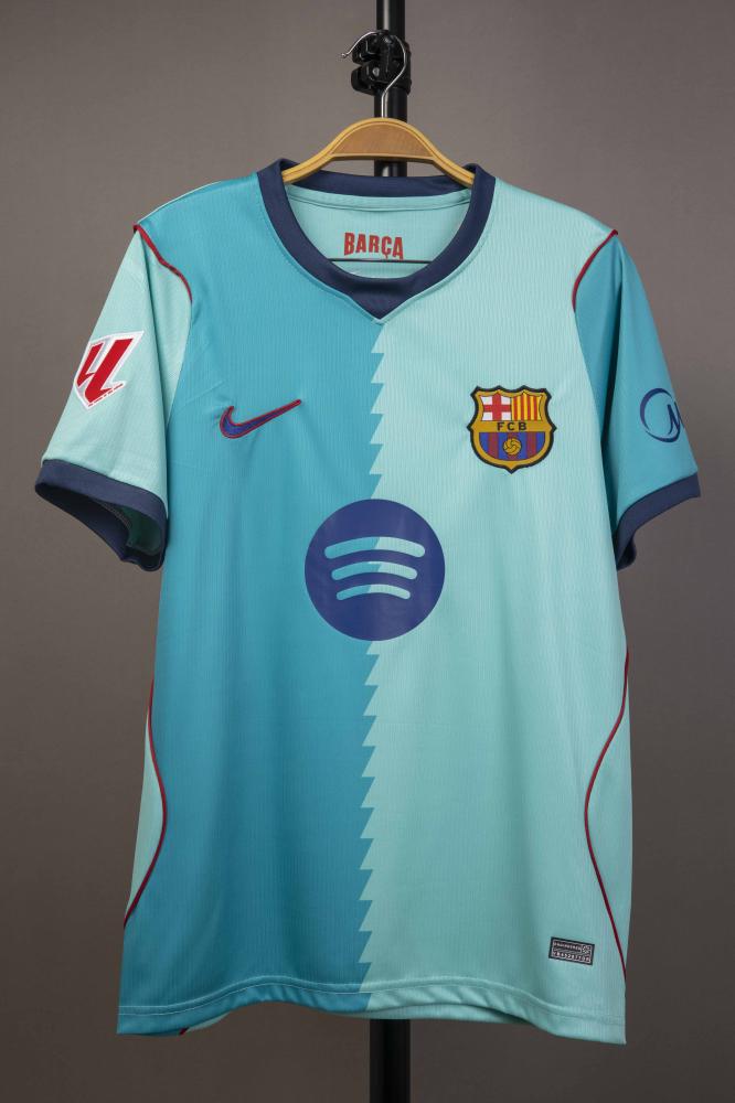 طقم برشلونة الاحتياطي 26/27