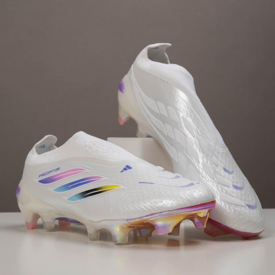 جزمة كرة قدم Adidas