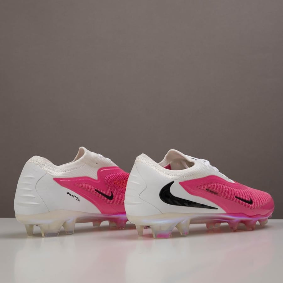 جزمة كرة قدم Nike